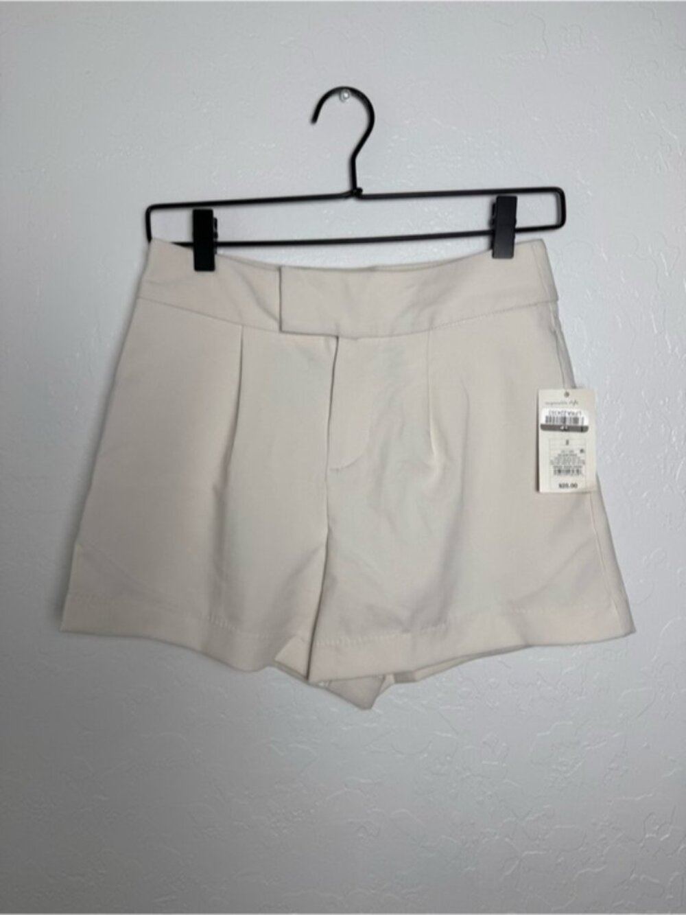 Women’s Dog Bone/Off White High-Rise Tailored Shorts